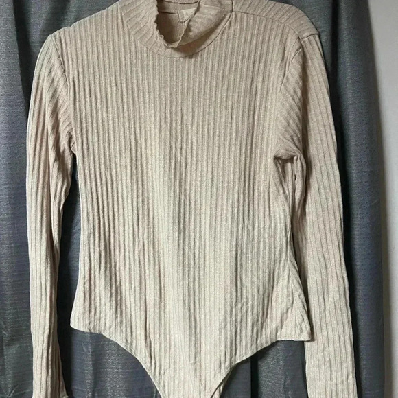 Altar’d state tan long sleeve turtleneck bodysuit ribbed size medium​​ - Picture 6 of 6